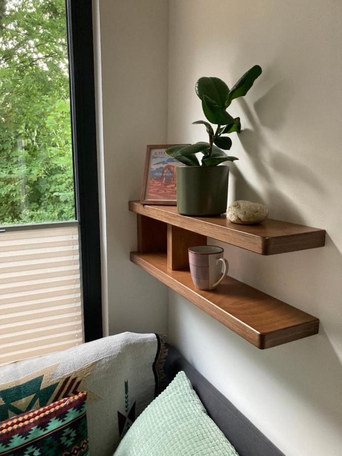 Tiny House Im Seecontainer Mit Parkplatz, Glasfaser, Netflix, Veranda Und Gehobener Ausstattung Cobourg Extérieur photo